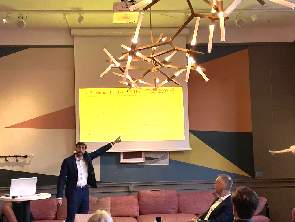 Paul Huebner presenting about passive investing