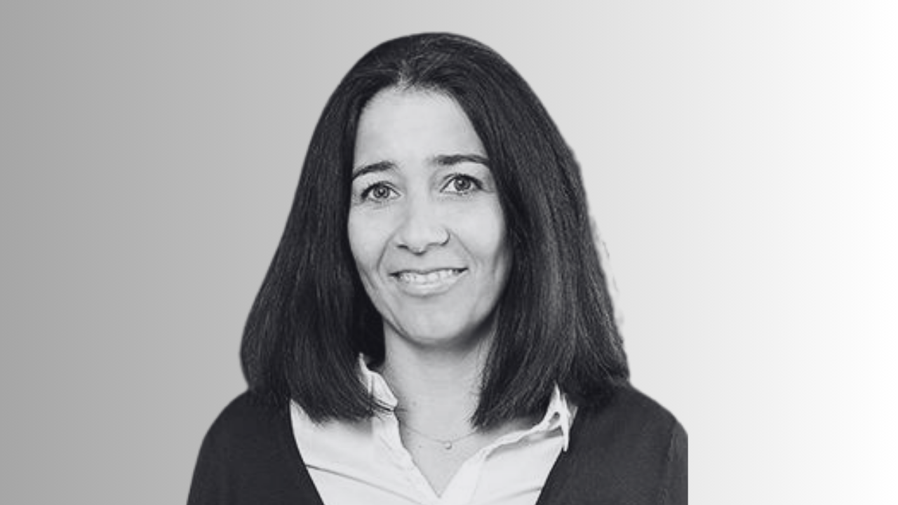 Portrait of Claudia Custódio, economist and researcher